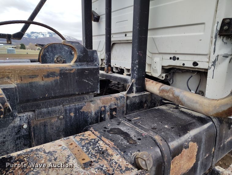 image for item EH0233 2000 Freightliner FL80 roll-off container truck