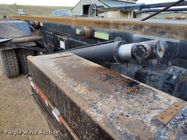 image for item EH0233 2000 Freightliner FL80 roll-off container truck