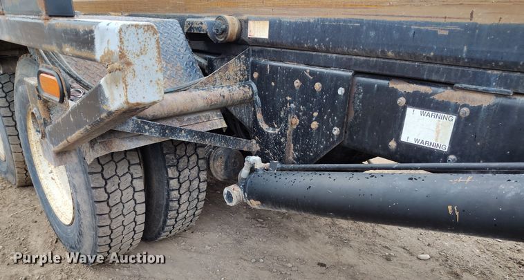 image for item EH0233 2000 Freightliner FL80 roll-off container truck