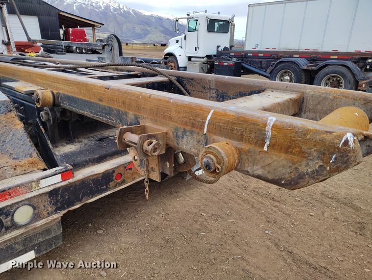 image for item EH0233 2000 Freightliner FL80 roll-off container truck