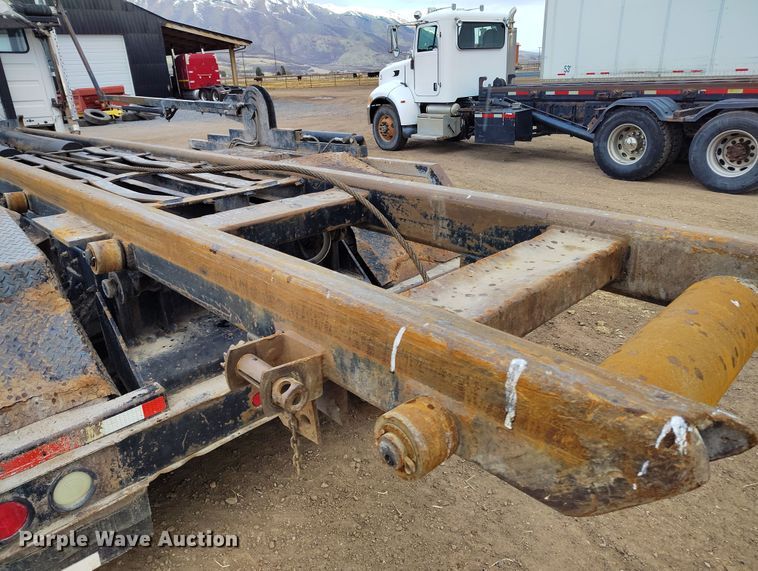 image for item EH0233 2000 Freightliner FL80 roll-off container truck