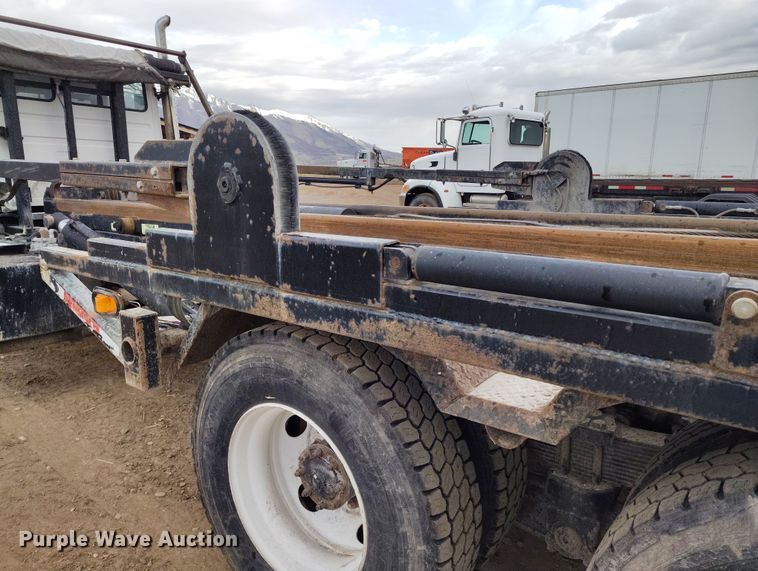 image for item EH0233 2000 Freightliner FL80 roll-off container truck