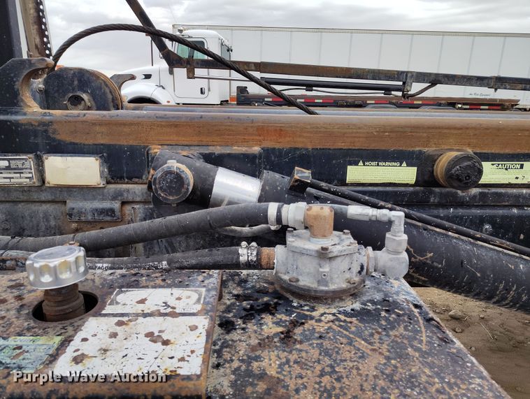 image for item EH0233 2000 Freightliner FL80 roll-off container truck