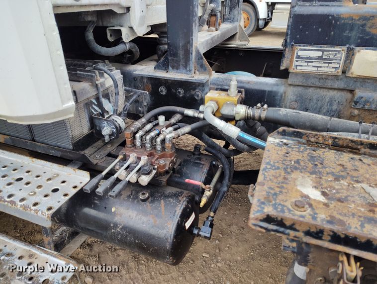 image for item EH0233 2000 Freightliner FL80 roll-off container truck