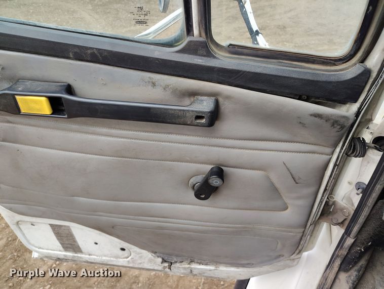 image for item EH0233 2000 Freightliner FL80 roll-off container truck