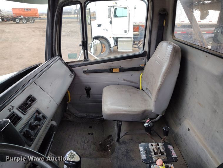 image for item EH0233 2000 Freightliner FL80 roll-off container truck