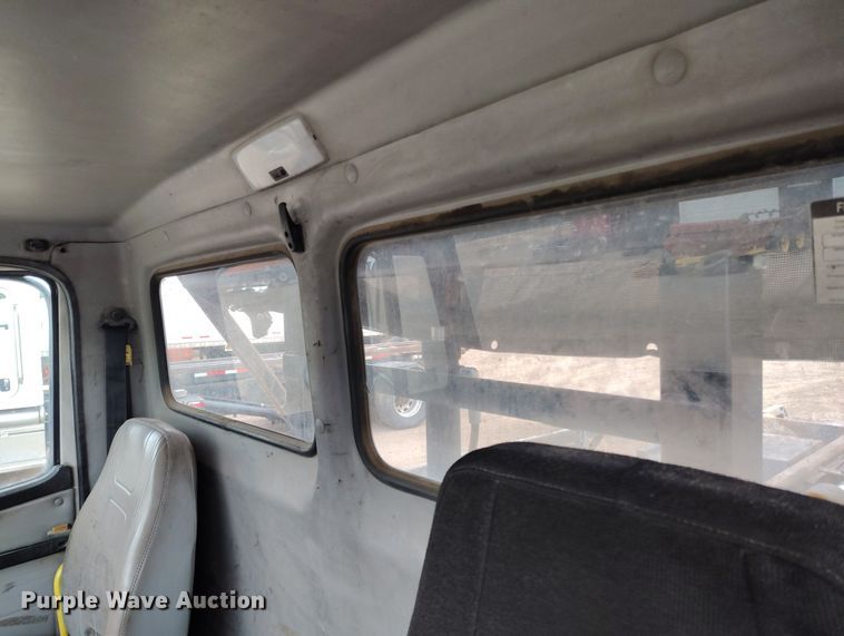 image for item EH0233 2000 Freightliner FL80 roll-off container truck