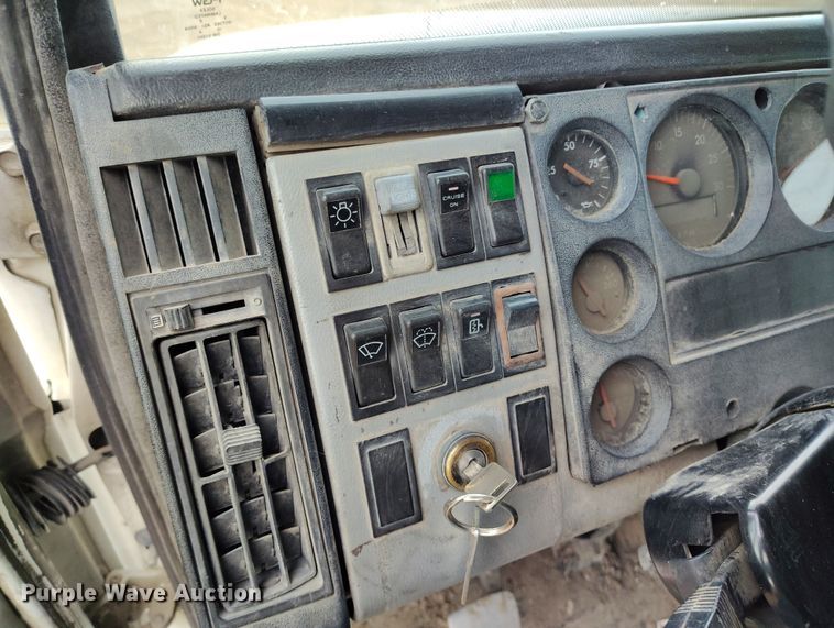 image for item EH0233 2000 Freightliner FL80 roll-off container truck