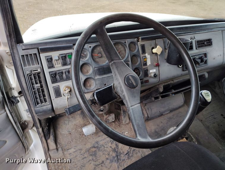 image for item EH0233 2000 Freightliner FL80 roll-off container truck