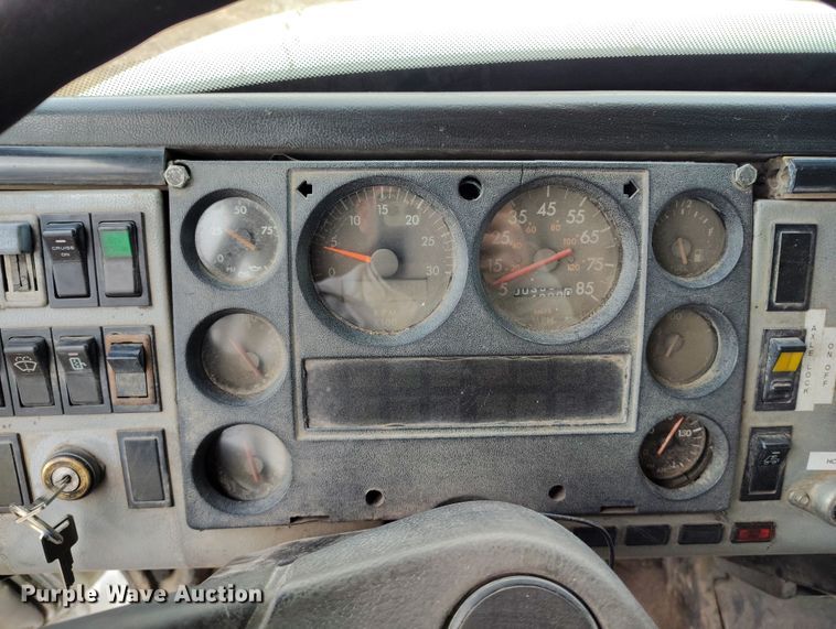 image for item EH0233 2000 Freightliner FL80 roll-off container truck