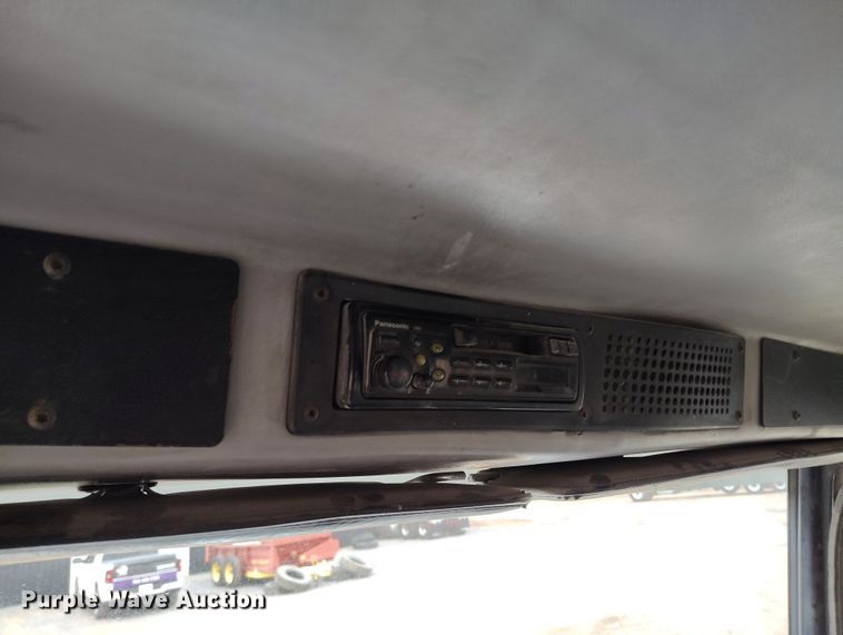 image for item EH0233 2000 Freightliner FL80 roll-off container truck