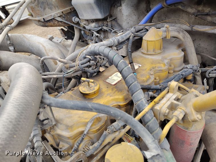 image for item EH0233 2000 Freightliner FL80 roll-off container truck