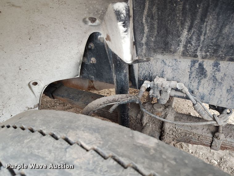 image for item EH0233 2000 Freightliner FL80 roll-off container truck