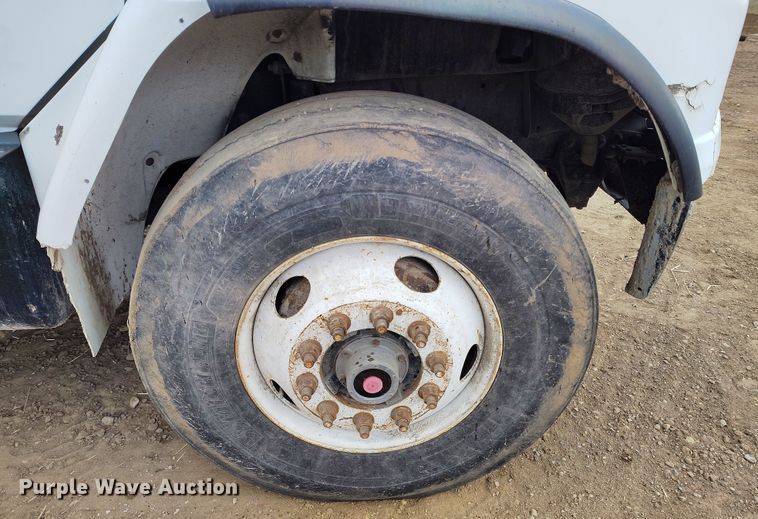 image for item EH0233 2000 Freightliner FL80 roll-off container truck