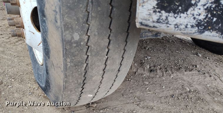 image for item EH0233 2000 Freightliner FL80 roll-off container truck