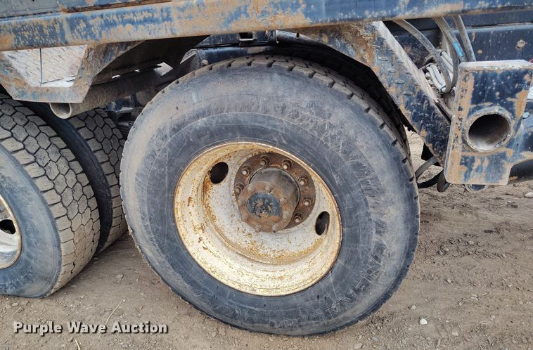 image for item EH0233 2000 Freightliner FL80 roll-off container truck