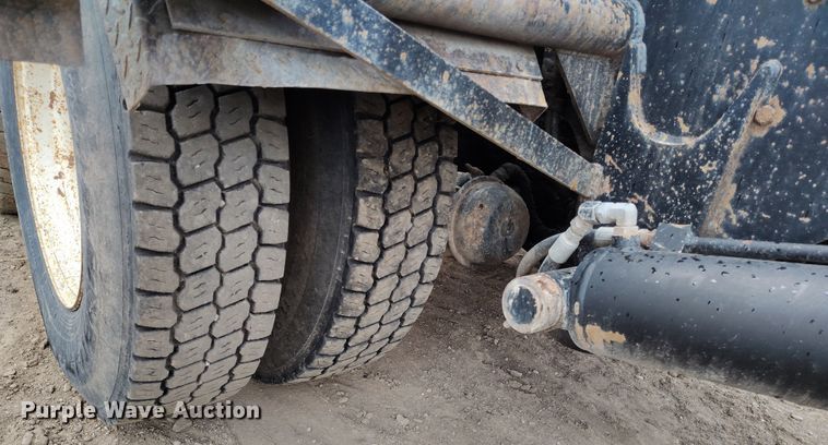 image for item EH0233 2000 Freightliner FL80 roll-off container truck