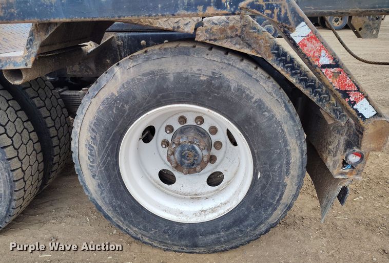 image for item EH0233 2000 Freightliner FL80 roll-off container truck