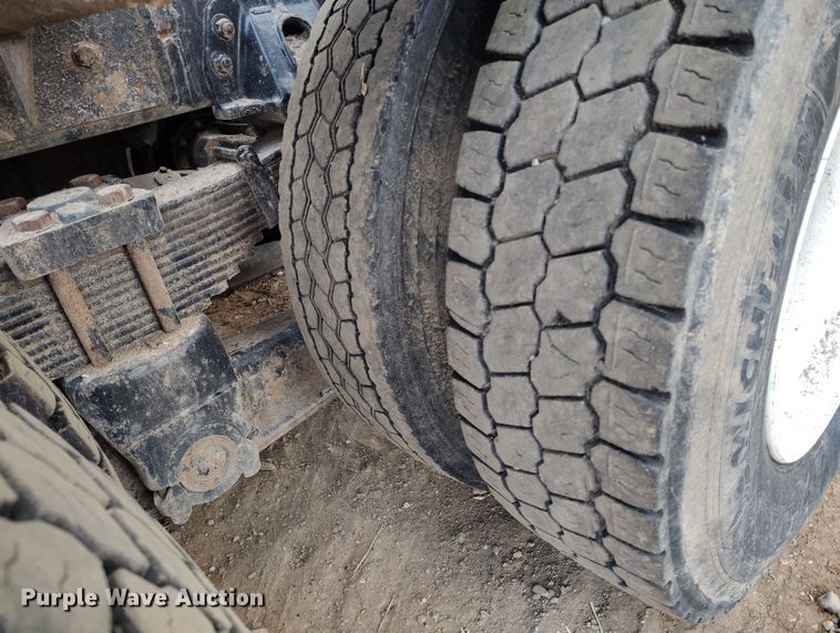 image for item EH0233 2000 Freightliner FL80 roll-off container truck