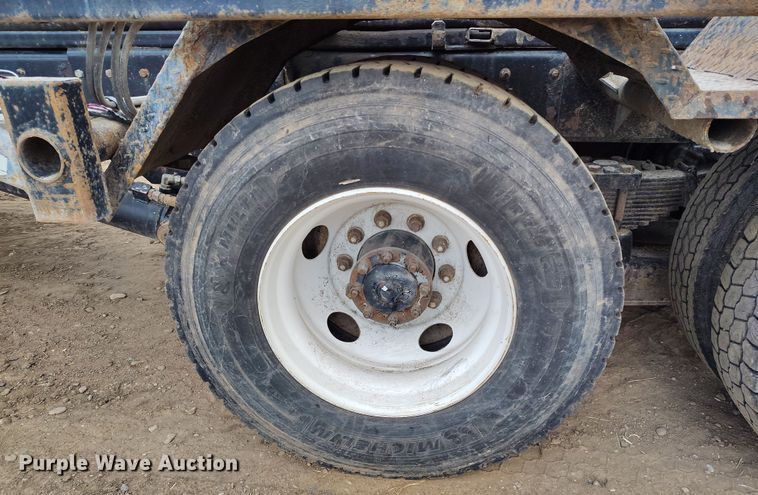 image for item EH0233 2000 Freightliner FL80 roll-off container truck