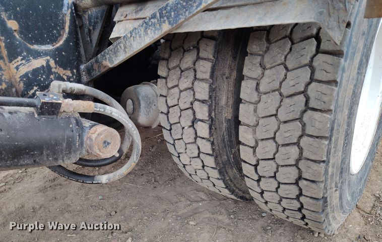 image for item EH0233 2000 Freightliner FL80 roll-off container truck