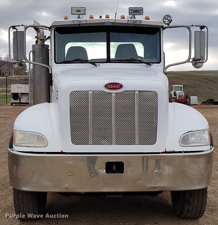 image for item EH0234 2005 Peterbilt 335  roll-off container truck