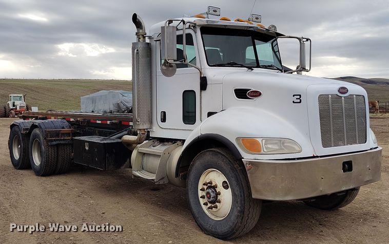 image for item EH0234 2005 Peterbilt 335  roll-off container truck