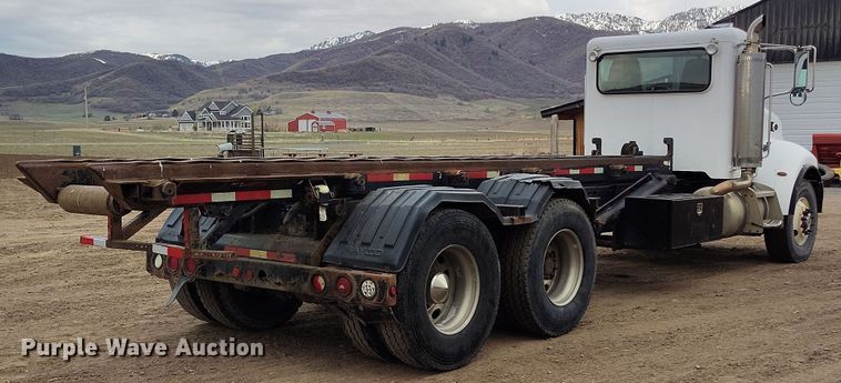 image for item EH0234 2005 Peterbilt 335  roll-off container truck