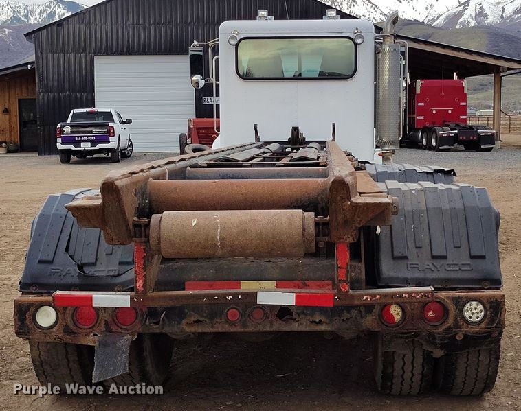 image for item EH0234 2005 Peterbilt 335  roll-off container truck