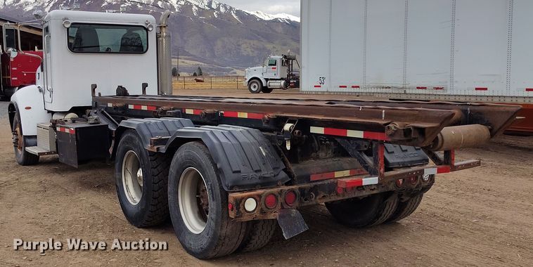 image for item EH0234 2005 Peterbilt 335  roll-off container truck