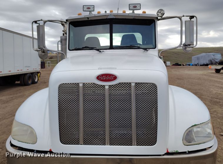 image for item EH0234 2005 Peterbilt 335  roll-off container truck