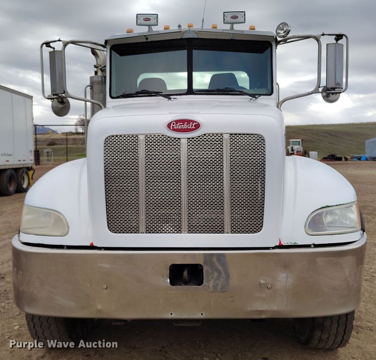 image for item EH0234 2005 Peterbilt 335  roll-off container truck