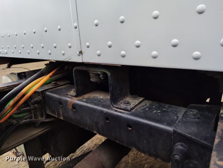 image for item EH0234 2005 Peterbilt 335  roll-off container truck