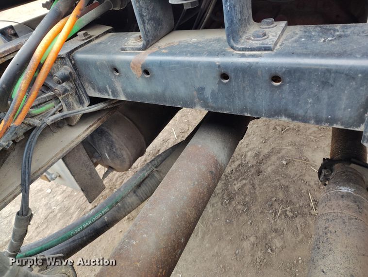 image for item EH0234 2005 Peterbilt 335  roll-off container truck