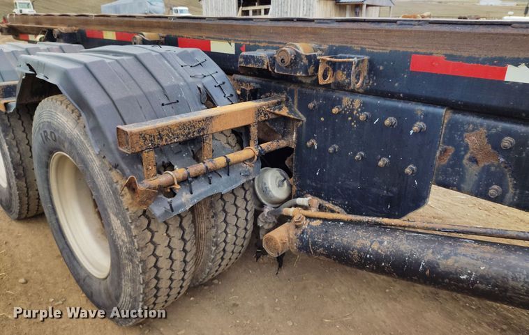 image for item EH0234 2005 Peterbilt 335  roll-off container truck