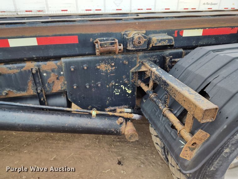 image for item EH0234 2005 Peterbilt 335  roll-off container truck