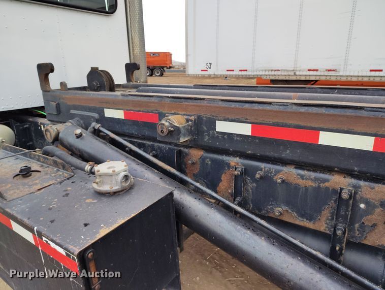image for item EH0234 2005 Peterbilt 335  roll-off container truck