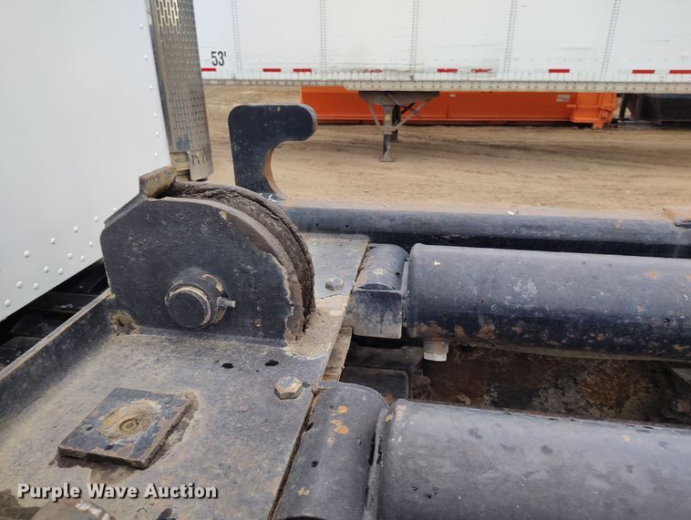 image for item EH0234 2005 Peterbilt 335  roll-off container truck