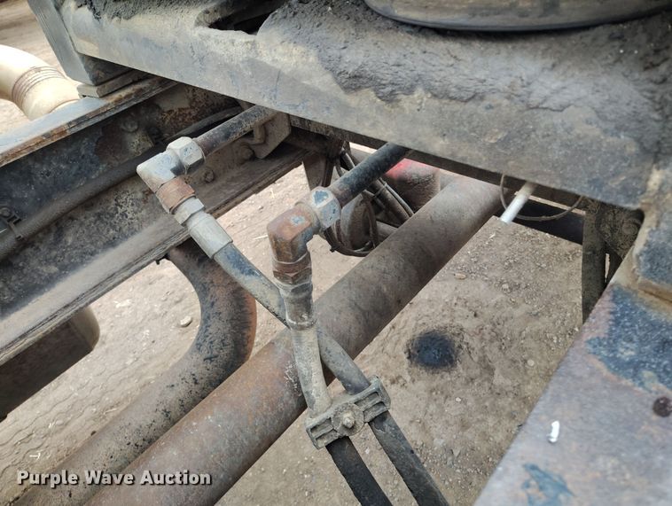 image for item EH0234 2005 Peterbilt 335  roll-off container truck