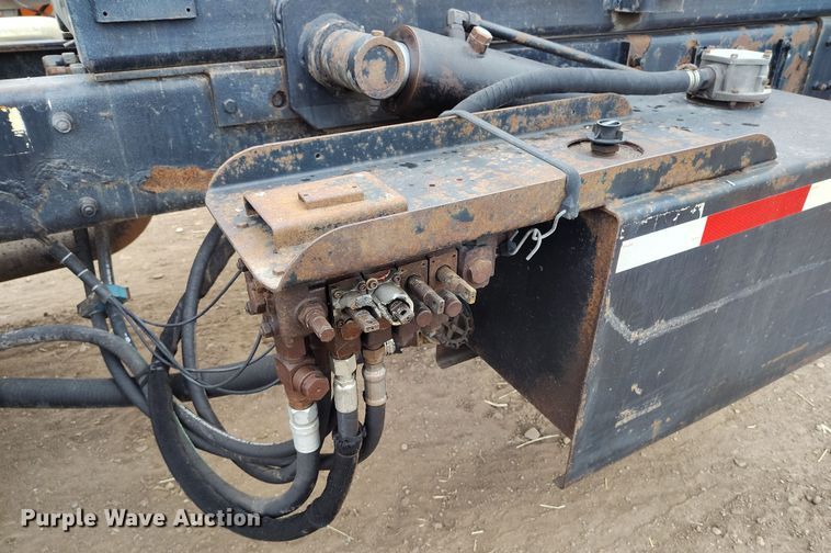 image for item EH0234 2005 Peterbilt 335  roll-off container truck