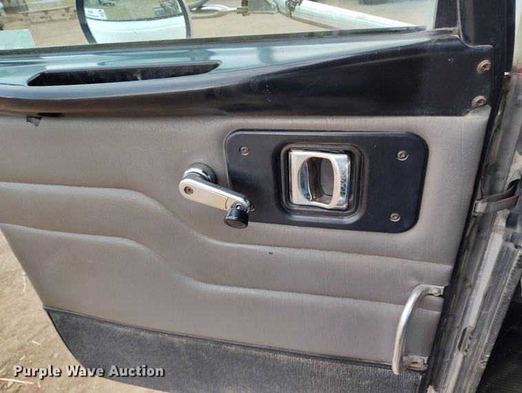 image for item EH0234 2005 Peterbilt 335  roll-off container truck