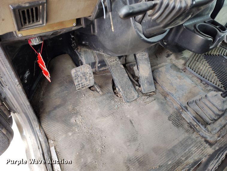 image for item EH0234 2005 Peterbilt 335  roll-off container truck