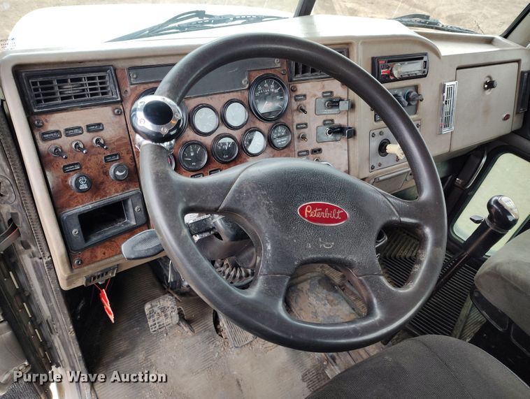 image for item EH0234 2005 Peterbilt 335  roll-off container truck