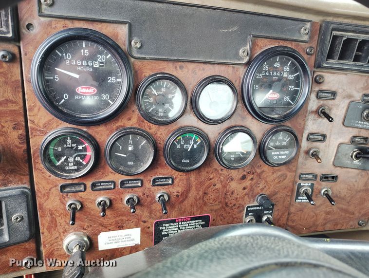 image for item EH0234 2005 Peterbilt 335  roll-off container truck