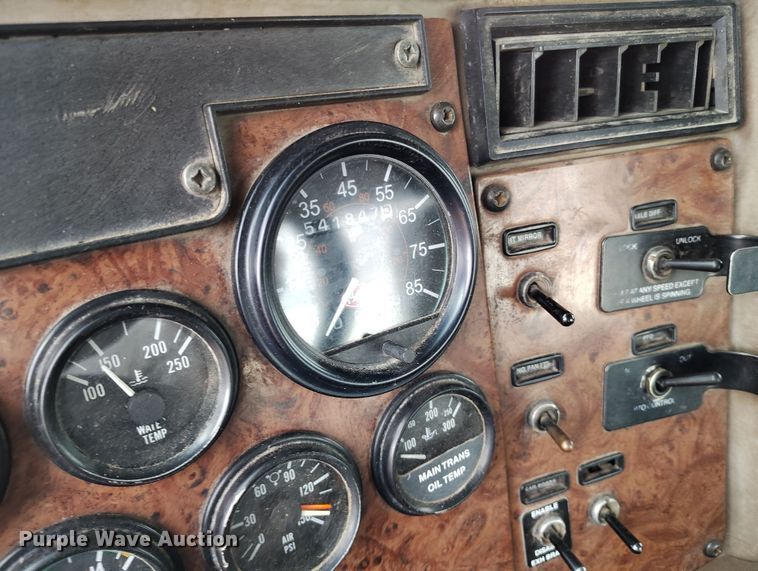 image for item EH0234 2005 Peterbilt 335  roll-off container truck