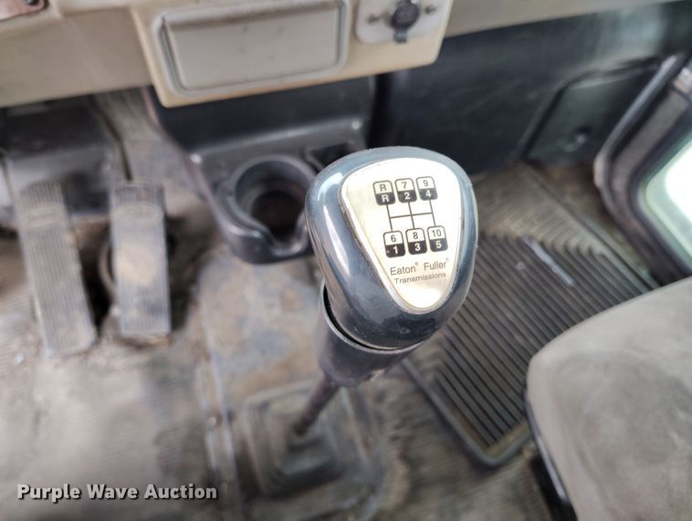 image for item EH0234 2005 Peterbilt 335  roll-off container truck