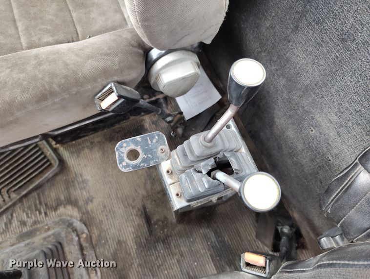 image for item EH0234 2005 Peterbilt 335  roll-off container truck