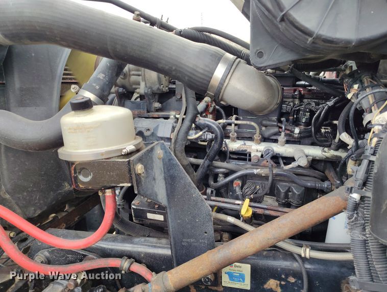 image for item EH0234 2005 Peterbilt 335  roll-off container truck