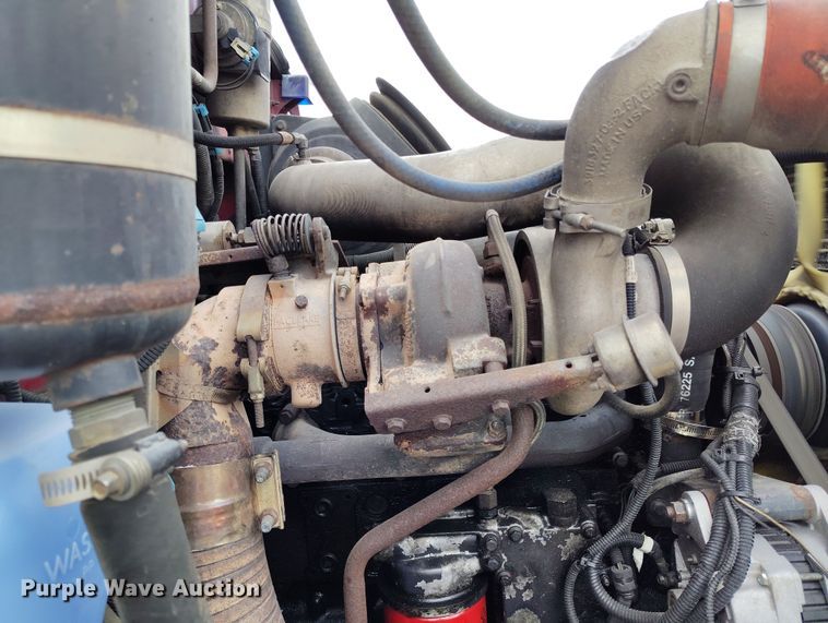 image for item EH0234 2005 Peterbilt 335  roll-off container truck