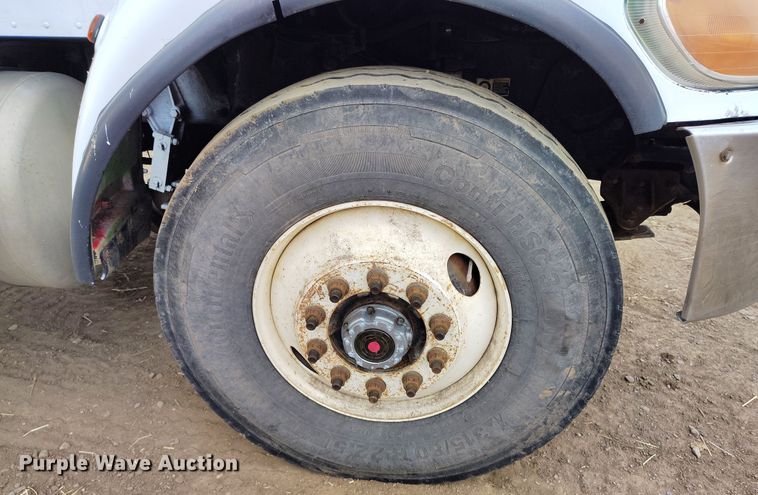 image for item EH0234 2005 Peterbilt 335  roll-off container truck